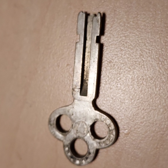 Antique Set of Three Keys One Marked Aug 27 1895 Skeleton Keys Old Keys - Picture 5 of 10